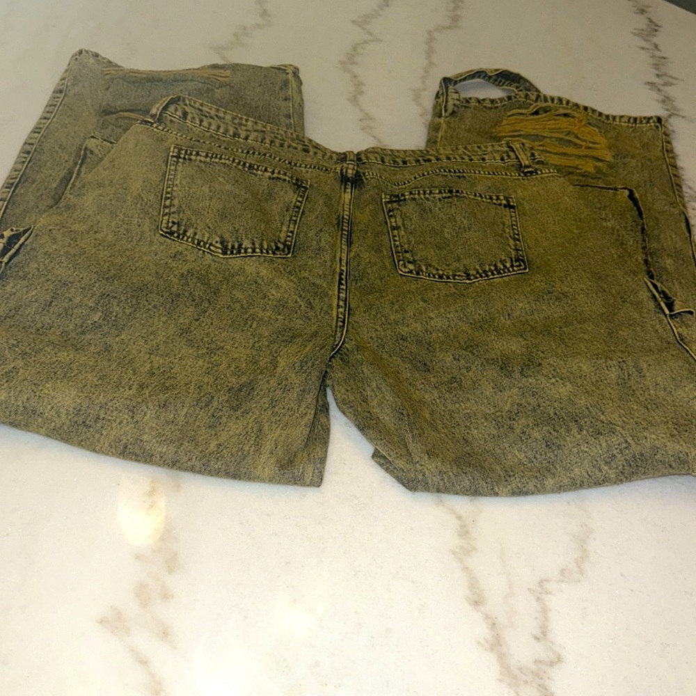 Distressed Boot Cut Jeans-NWT - Picture 3 of 6